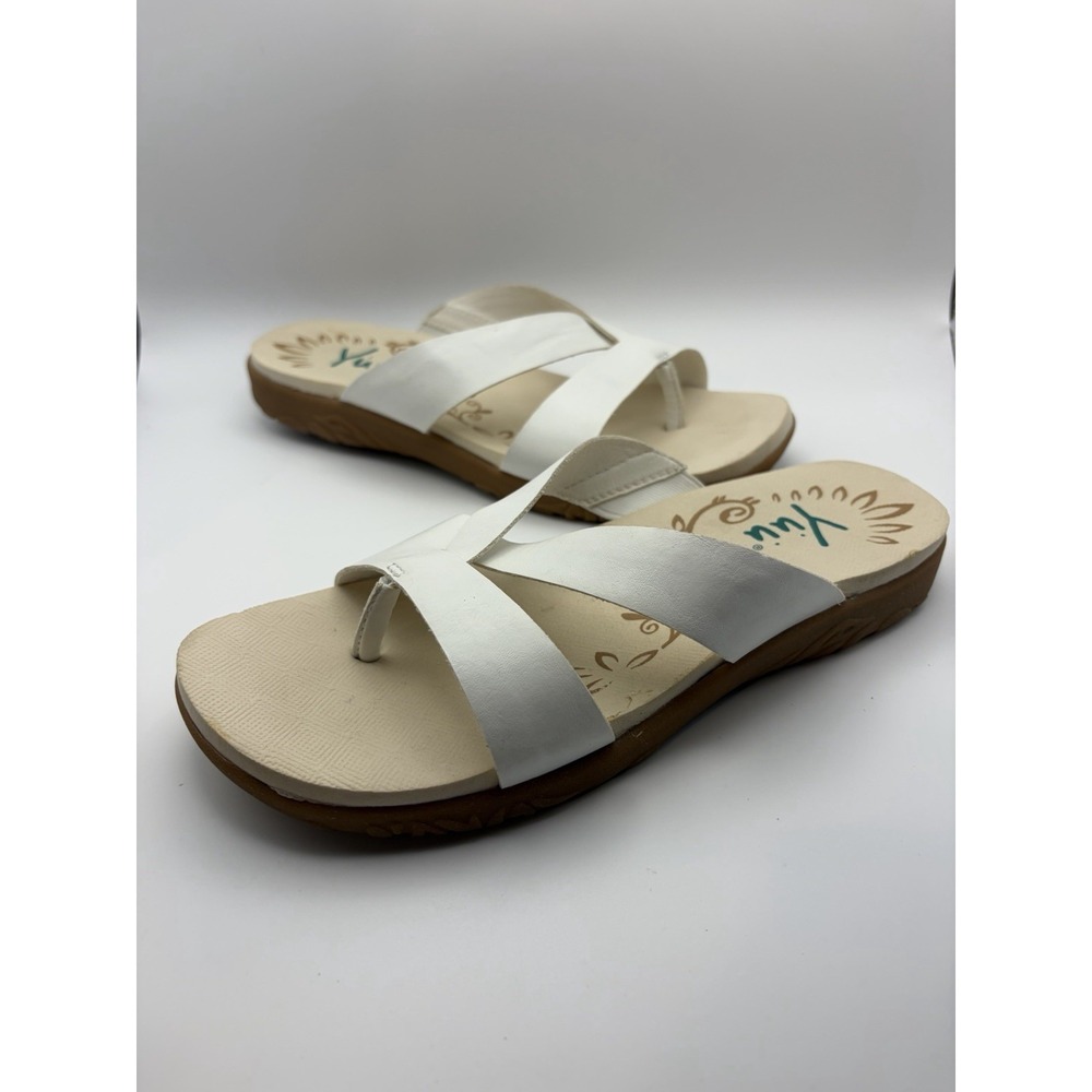 Yuu "Chloe" White Flip Flop Size 5 Comfort Sandals